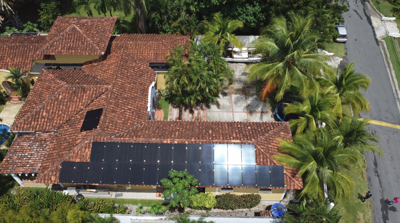 Si vives en El Salvador, “La Casa de las Baterías” te ofrece paneles solares para tu casa ideal